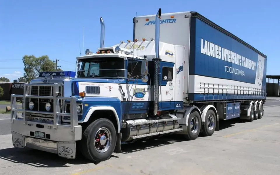 Zašto domaći kamioni ne usmjeravaju svoje ispušne cijevi prema gore?